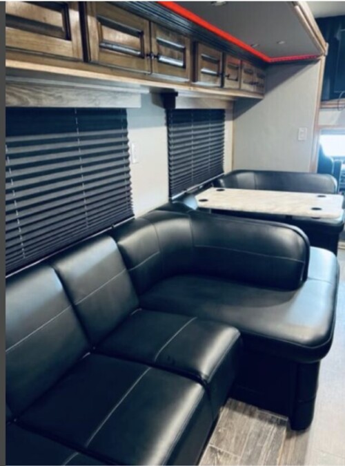 2022 Peterbilt 379 5150 Toterhome, 41K Miles, X-15 Cummins 565HP, 18 Speed Automatic, Awesome Coach - Image 16
